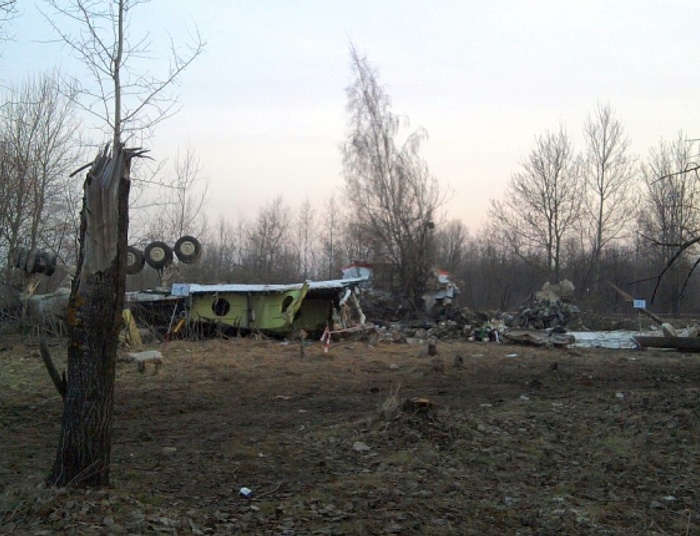 Prokuratura przedłuża śledztwo ws. Smoleńska. Macierewicz: Wybuch zniszczył samolot