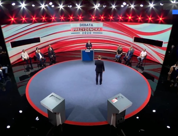 Debata w Końskich: Duda oskarżony o czytanie z promptera. "Żenująca ustawka"