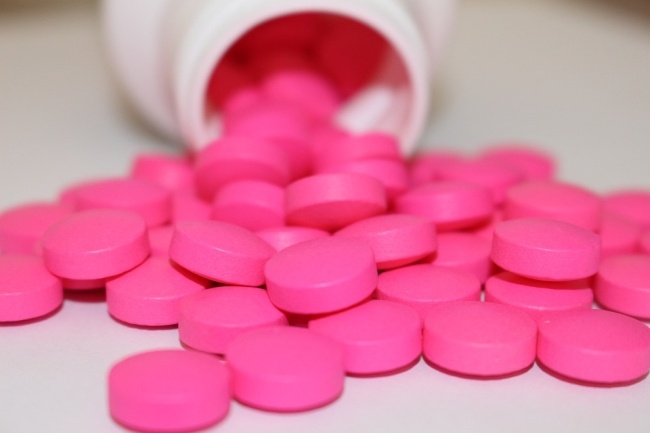 Ibuprofen jest wydalany z moczem w 60–90% w postaci metabolitów.