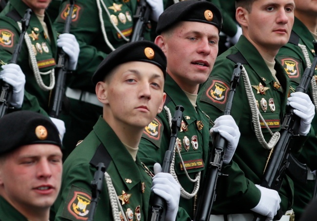 Rosyjskie wojsko na Placu Czerwony w Moskwie. Fot. PAP/EPA