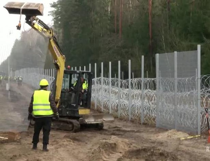 Estonia obawia się takiej sytuacji, jak przy polskiej granicy. Będzie deportować migrantów