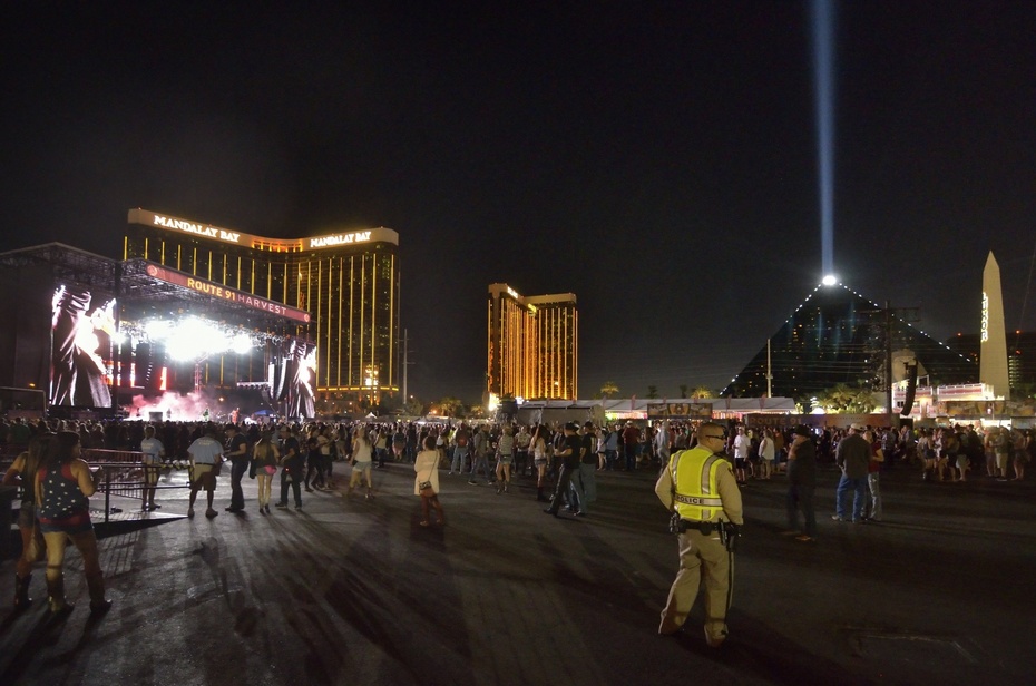 Okolice miejsca strzelaniny w Las Vegas, fot. PAP/EPA/Bill Hughes/Las Vegas News Bureau