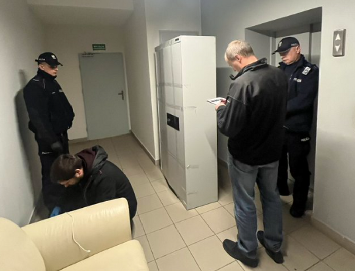 Chaos u narodowców. Szturm na siedzibę i wyłamany sejf