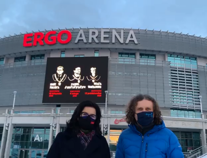 Gdańsk i Sopot agitują na miejskiej hali i billboardach w sprawie zawieszonych sędziów