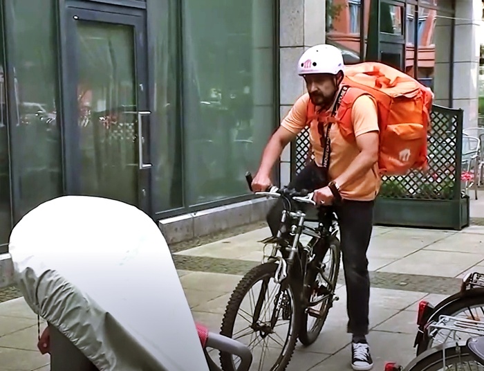 Afgański minister został... kurierem w Niemczech