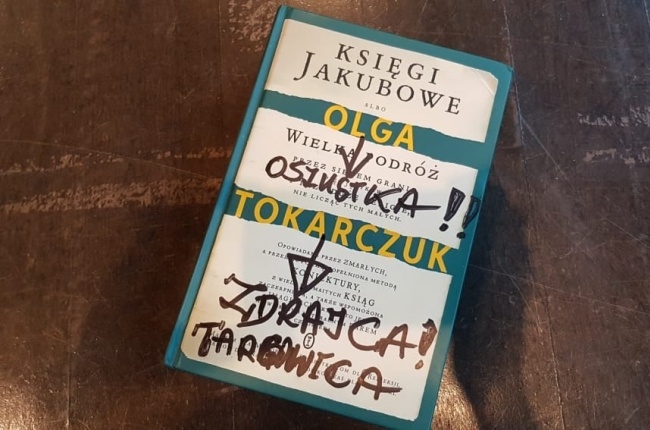 Zniszczona książka. Fot. Facebook/Fundacja Olgi Tokarczuk