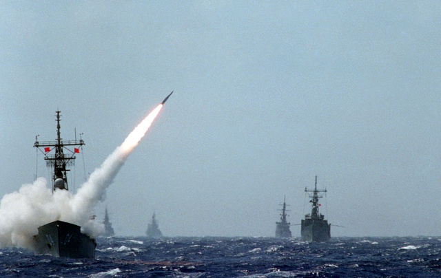Korea Północna wystrzeliła w sobotę "przynajmniej jeden pocisk w kierunku Morza / PH1 Javner