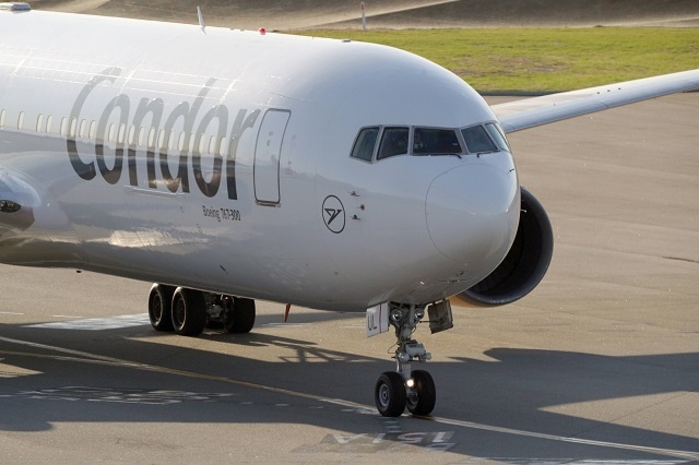 Polska Grupa Lotnicza poinformowała linię lotniczą Condor o odstąpieniu od transakcji zakupu tej spółki. Fot. PAP/EPA/	RICHARD WAINWRIGHT