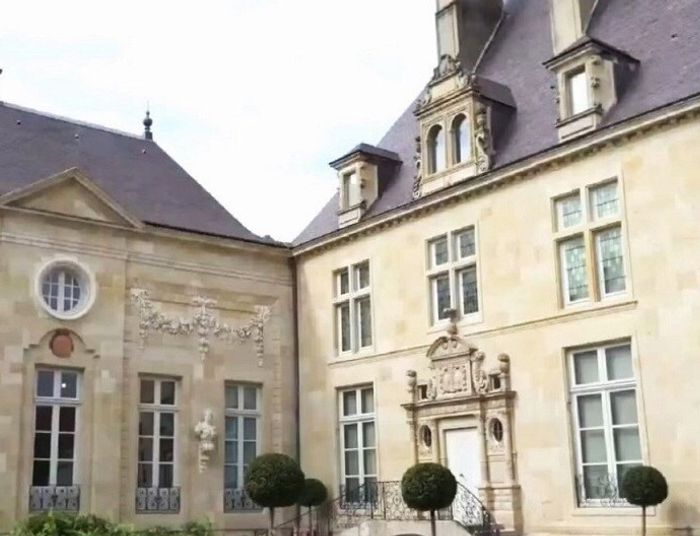 Trwa czarna seria we Francji. Skok w Langres tuż po Luwrze i Muzeum Historii Naturalnej