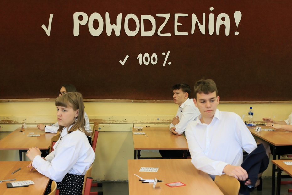 Egzamin ósmoklasisty potrwa 3 dni. Fot. PAP/Lech Muszyński