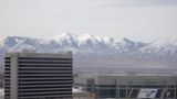 Widok z dachu Centrum Operacyjnego Mormonów. Góry okalające miasto. Ziem bez ziemi