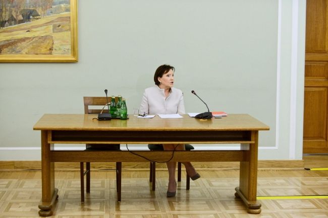 Była premier Ewa Kopacz podczas przesłuchania przez komisję śledczą ds. VAT, fot. PAP/Jakub Kamiński