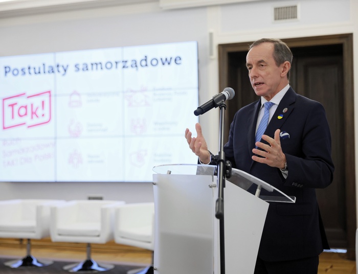 Grodzki zapowiada porozumienie opozycji i samorządowców. Debata w Senacie