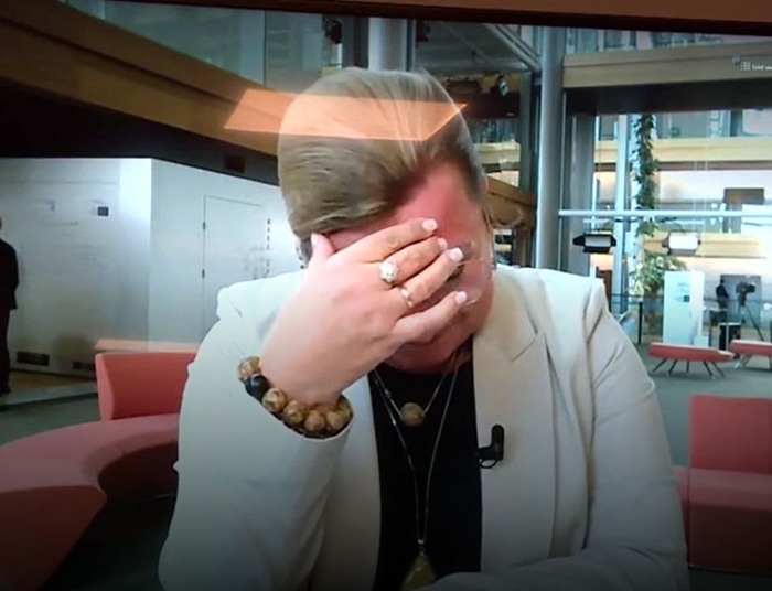 Sikorski "byłby w stanie uderzyć kobietę"? Tak twierdzi Kempa ze łzami w oczach