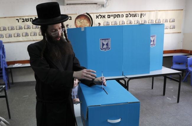 Uprawnionych do głosowania było 6,3 mln Izraelczyków, fot. PAP/EPA/ATEF SAFADI