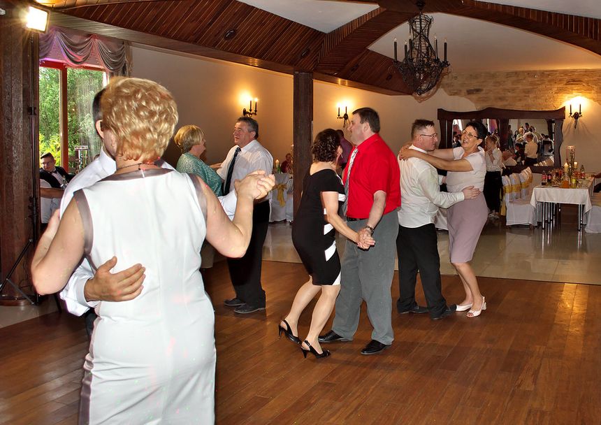 Obostrzenia na weselach i innych imprezach okolicznościowych zmieniają się o północy. Fot. flickr.com