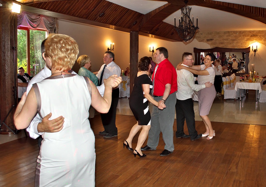 Obostrzenia na weselach i innych imprezach okolicznościowych zmieniają się o północy. Fot. flickr.com