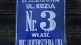 Powojenna tabliczka z numerem domu Icka Lichtensztejna przy ulicy Koziej 3 w Konstancinie-Jeziornie. Fot. Wirtualny Sztetl