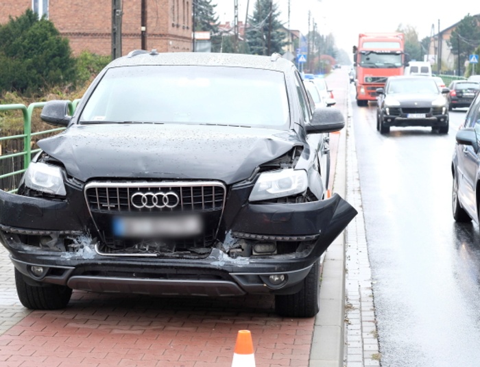 Stłuczka auta SOP, które wiozło Beatę Szydło. „Uważajcie na drogach, bo deszcz i ślisko”