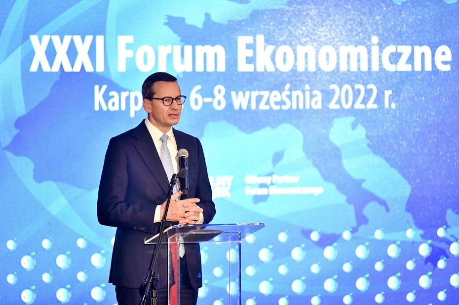 Premier Mateusz Morawiecki podczas wystąpienia w trakcie XXXI Forum Ekonomicznego w Karpaczu. Fot. PAP/Maciej Kulczyński