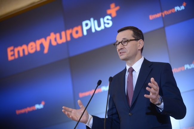 Premier Mateusz Morawiecki prezentuje założenia budżetu, fot. PAP/Marcin Obara