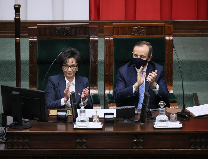 Działania rządu PiS wobec Ukrainy poprawiają sondaże? W górę poszło inne ugrupowanie