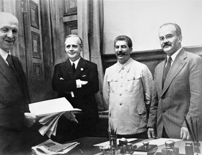 Powielanie rosyjskich kłamstw historycznych o pakcie Ribbentrop - Mołotow