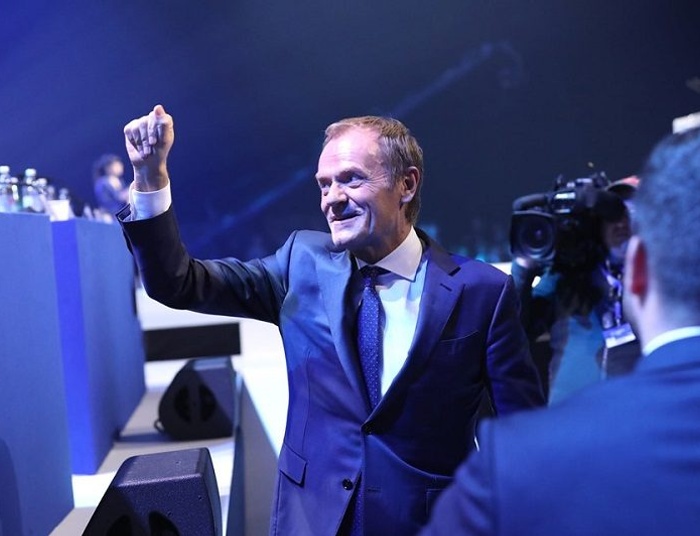 Donald Tusk załatwiający dla Polski unijne pieniądze-toż to Himalaje hipokryzji