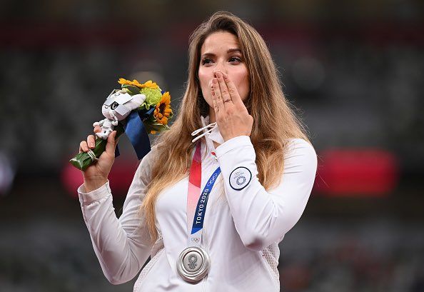 Maria Andrejczyk  wystawiła zdobyty medal na licytację. fot. Twitter