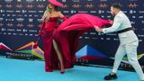 Uczestnicy Eurowizji zaprezentowali się na turkusowym dywanie.