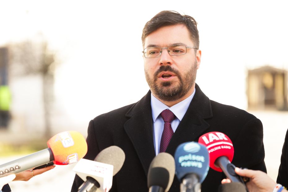 na zdjęciu: Stanisław Tyszka podczas konferencji prasowej. fot. PAP/Szymon Pulcyn