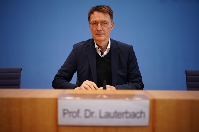 Minister zdrowia Niemiec Karl Lauterbach, fot. PAP/EPA/CLEMENS BILAN