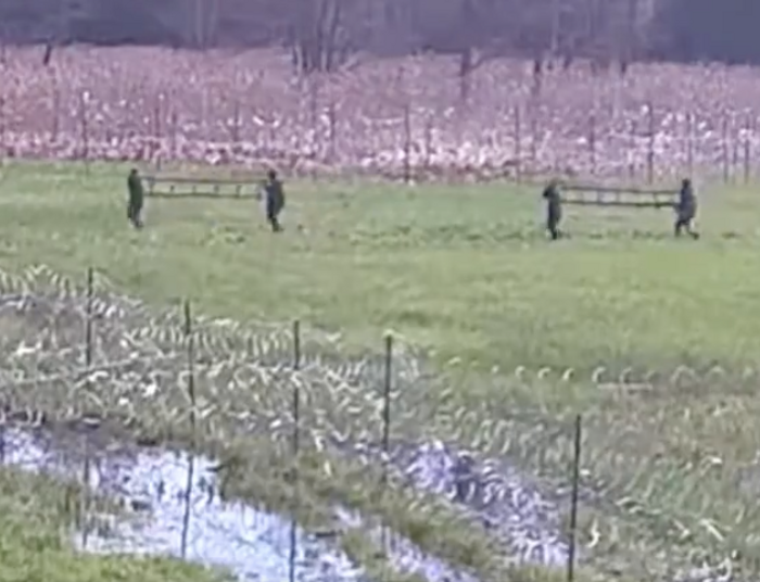 Szturm agresywnych migrantów na granicy. Próbowali dostać się do Polski