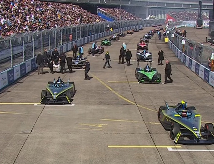 Aktywiści klimatyczni terroryzują Berlin