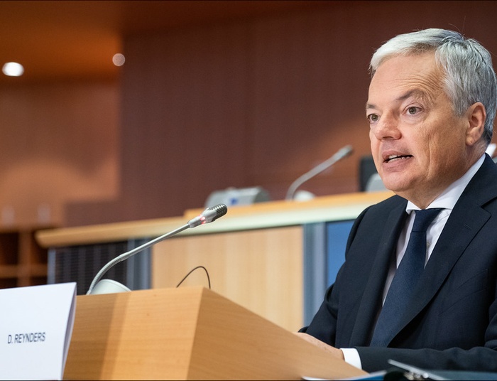 Komisarz Reynders zdecydowanie przekroczył swoje kompetencje