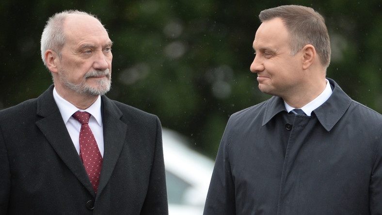 ANtoni Macierewicz i Andrzej Duda. Fot. PAP