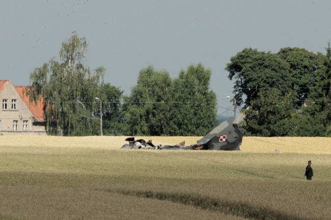 Szczątki samolotu MiG-29, fot. PAP/Tomasz Waszczuk