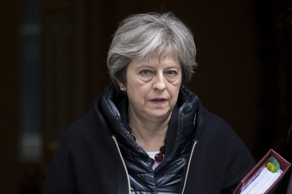Theresa May opuszcza Downing Street, fot.  	PAP/EPA/WILL OLIVER