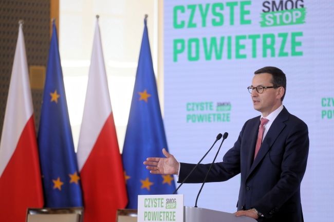 Premier Mateusz Morawiecki podczas uroczystości podpisania porozumienia w sprawie realizacji programu priorytetowego „Czyste Powietrze”, fot. PAP/Paweł Supernak