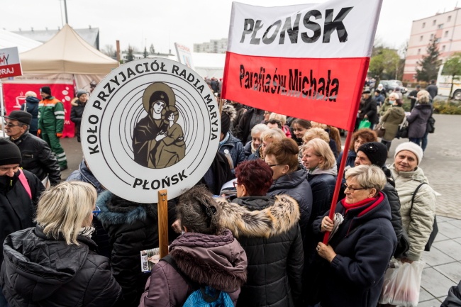 Do Torunia przyjechały tysiące słuchaczy z całej Polski, a także przedstawiciele Polonii. Fot. PAP