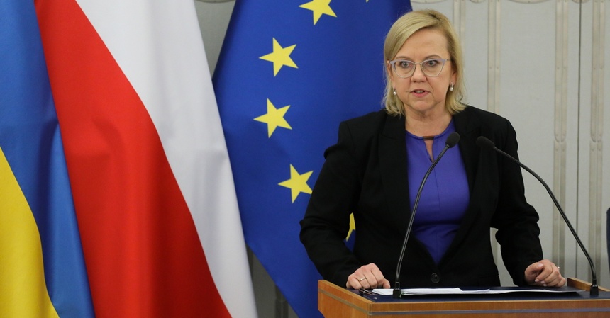 Minister Anna Moskwa wypowiedziała się na antenie Polsat News o wsparciu dla osób opalających gospodarstwa domowe np. pelletem, olejem czy biomasą. (fot. PAP)