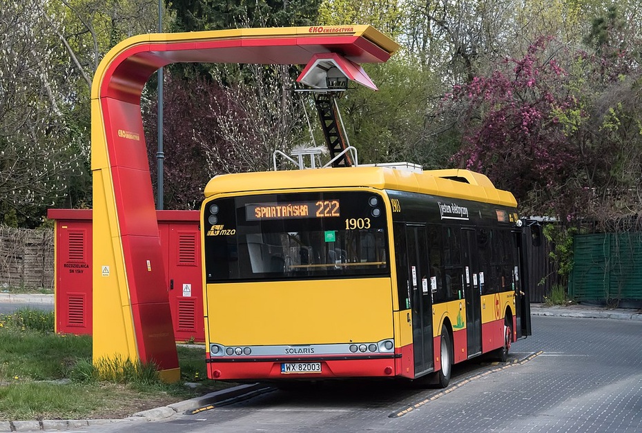 Stacja ładowania autobusu elektrycznego. fot. Wikimedia