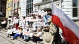 Protestujący przeciwko procedowanemu w Sejmie projektowi ustawy dotyczącej budowy Muzeum Westerplatte i Wojny 1939 w Gdańsku. Fot. PAP/Adam Warżawa