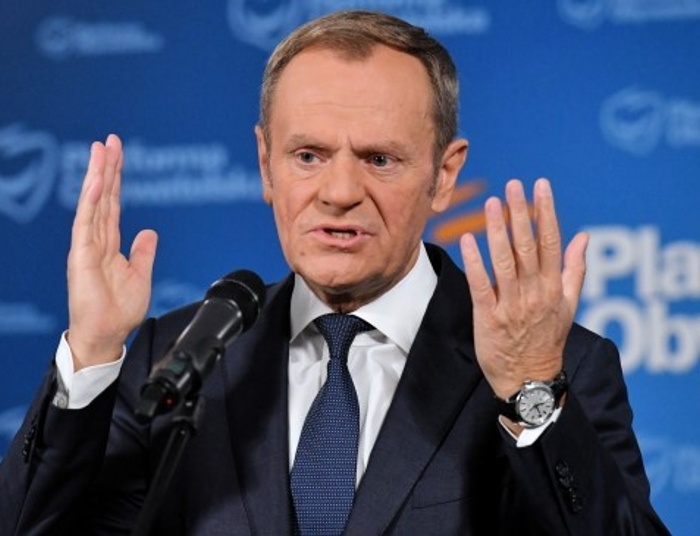 Wałęsa straszył „skakaniem z okien”, Tusk tylko „wyprowadzaniem z budynków”