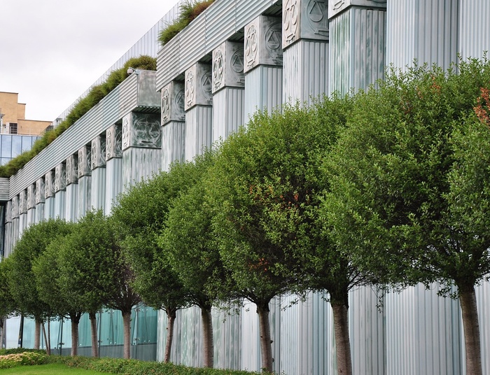 Minitraktat o buczeniu czyli „równi i równiejsi”