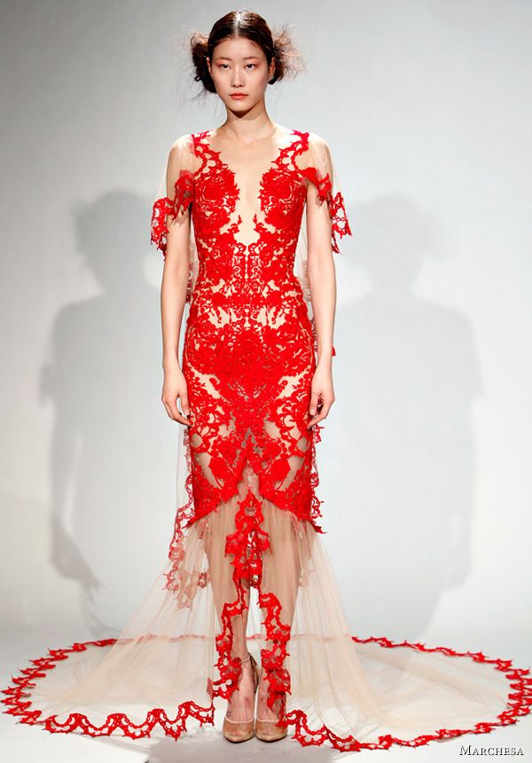 Suknia z wykorzystaniem wycinanek chińskich z kolekcji firmy Marchesa