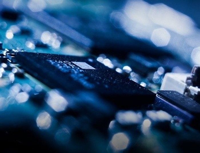 Z jednego monopolu w drugi