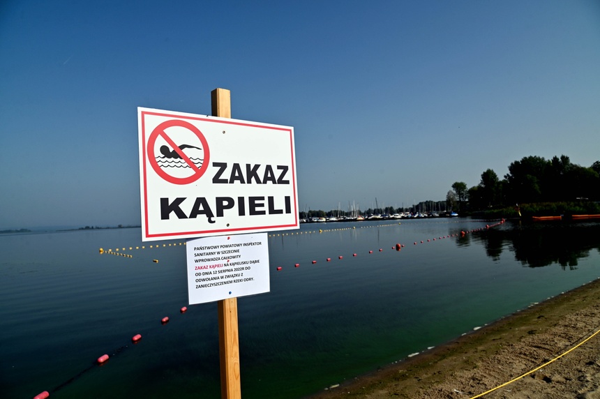 Zakaz kąpieli w Zachodniopomorskiem. Fot. PAP