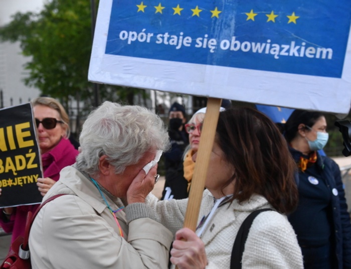 Politycy PiS cieszą się z wyroku TK. Opozycja mówi o odliczaniu do polexitu