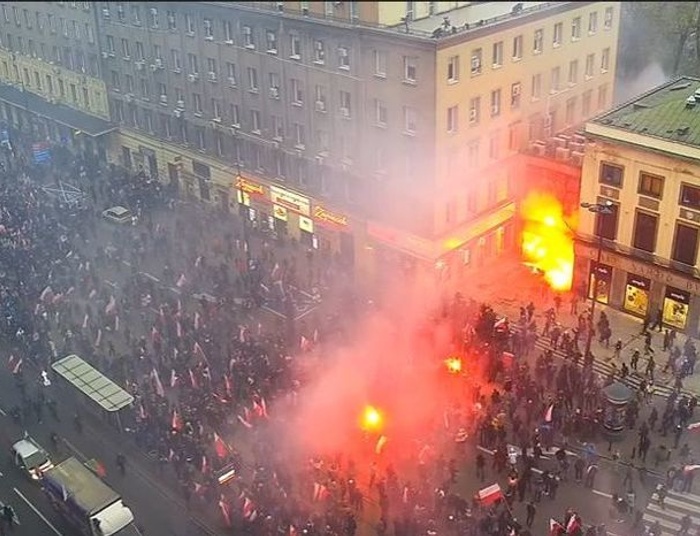 Agresja policji na Marszu Niepodległości? MSWiA publikuje zapis z monitoringu
